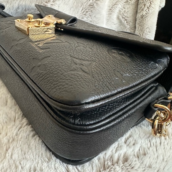 Louis Vuitton Pochette Métis East West Monogram Empreinte Leather Black - Picture 13 of 16